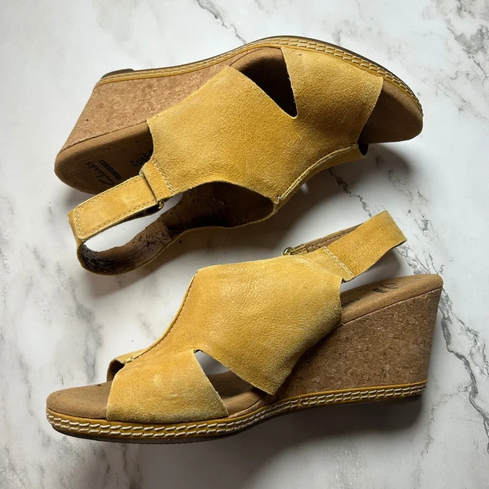 Clarks Cushion Soft Mustard Yellow Suede Cork Wedge Sandals Womens 8 26108749